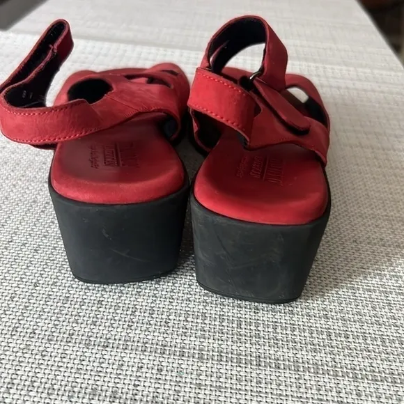 Munro Micah Slingback Sandals  Nubuck Sz 8 M, pre loved suede