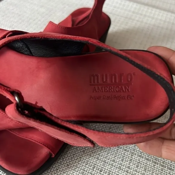Munro Micah Slingback Sandals  Nubuck Sz 8 M, pre loved suede