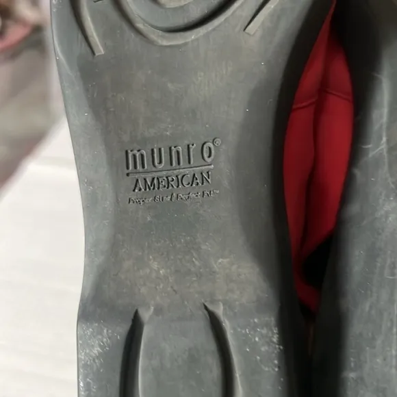 Munro Micah Slingback Sandals  Nubuck Sz 8 M, pre loved suede
