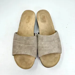 MUNRO Size 12 Beige Suede Laya Comfort Slides minimalist classic Neutral Sandal