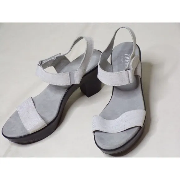 MUNRO Willa Nubuck Comfort Sandals Shoes White Metallic Silver 9.5 NEW