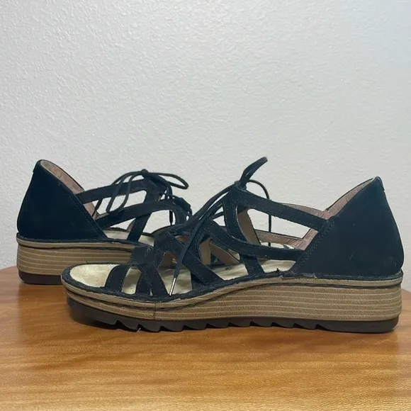 Naot Black Yarrow Strappy Sandals Size 39/8