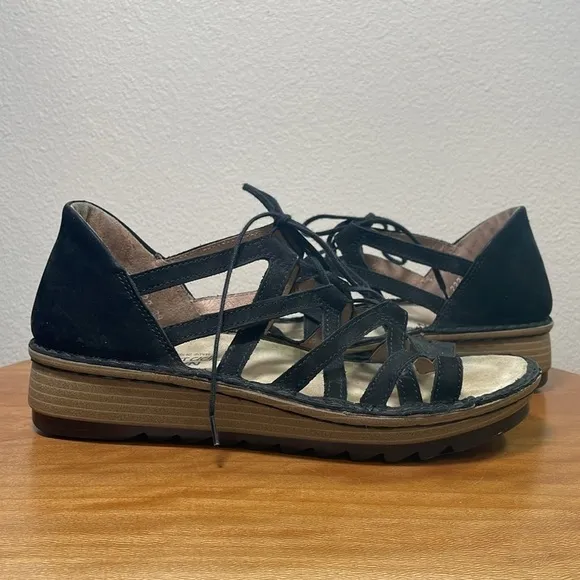 Naot Black Yarrow Strappy Sandals Size 39/8