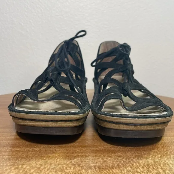 Naot Black Yarrow Strappy Sandals Size 39/8