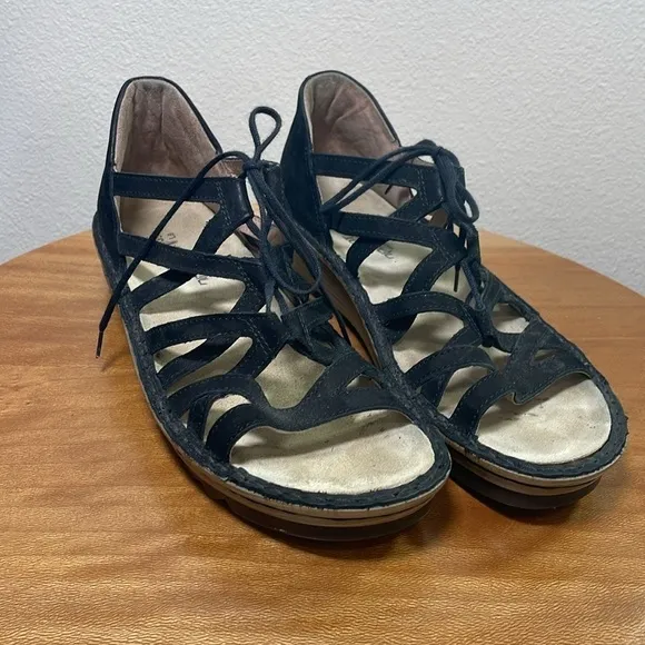 Naot Black Yarrow Strappy Sandals Size 39/8