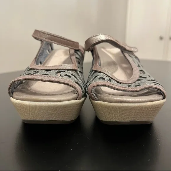 Naot Deluxe Wedge Sandal Sterling Silver Threads 38 / 7