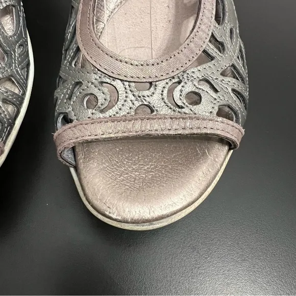 Naot Deluxe Wedge Sandal Sterling Silver Threads 38 / 7