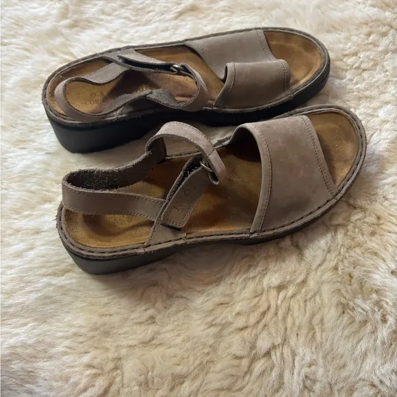 Naot Tan Leather Sandals with Ankle Strap and Sturdy Sole size 40 or 9.5