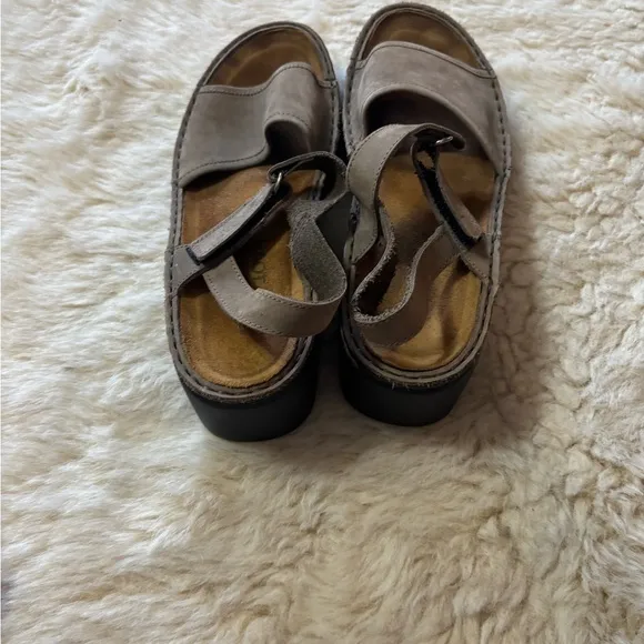 Naot Tan Leather Sandals with Ankle Strap and Sturdy Sole size 40 or 9.5