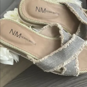 Neiman Marcus Gray &amp; Cream Crossover Sandals – Chic Comfort Meets Luxury