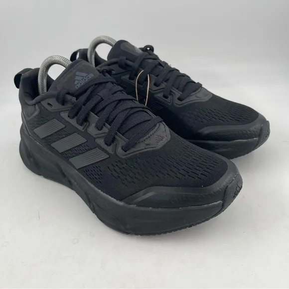 NEW Adidas Men’s Questar Black Low Top Running Shoes Sneakers- Size 7