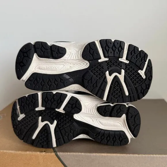 New Balance 2002 R Black/Grey Toddler Sneakers - SZ 8 C