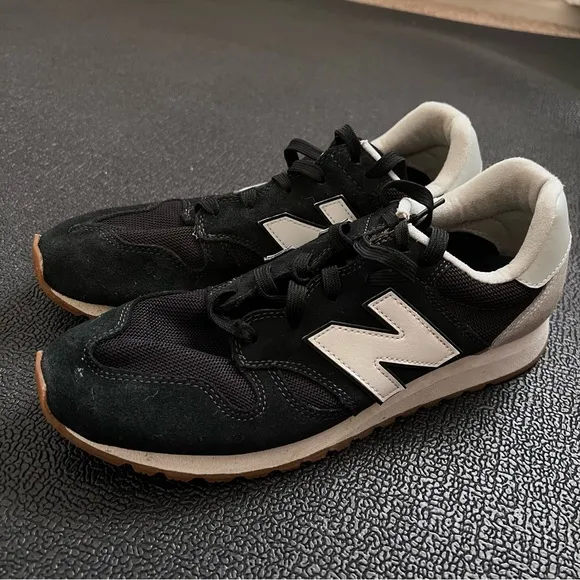 New Balance 520 Men's Black and Gray Sneakers