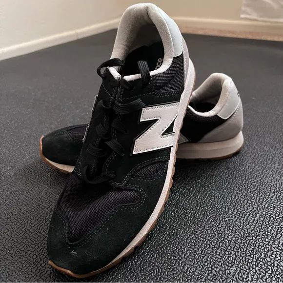 New Balance 520 Men's Black and Gray Sneakers