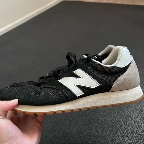 New Balance 520 Men's Black and Gray Sneakers