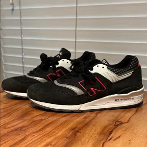 New Balance 997 Men's Black and Red Sneakers (9)