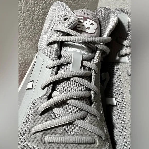 New Balance Men's baseball cleats shoes grey size 12 M4040AG4