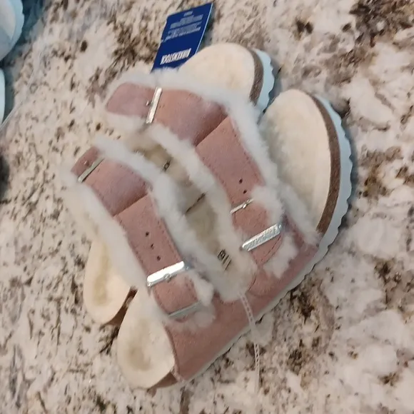 NEW Birkenstock Pink Suede Arizona Fur lined Size EU 41