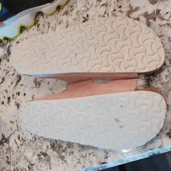 NEW Birkenstock Pink Suede Arizona Fur lined Size EU 41