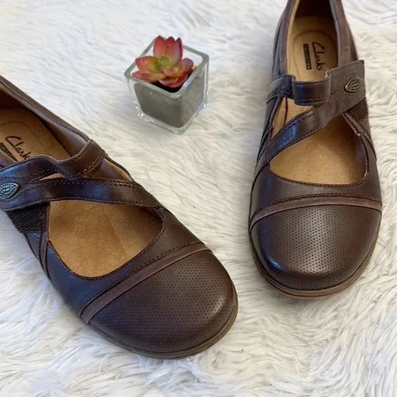 NEW CLARKS Brown luxury leather Mary Jane loafers flats shoes women size 8.5