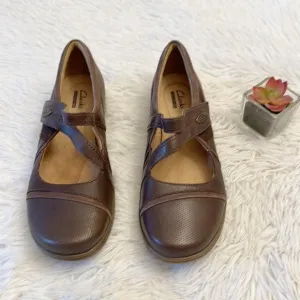 NEW CLARKS Brown luxury leather Mary Jane loafers flats shoes women size 8.5