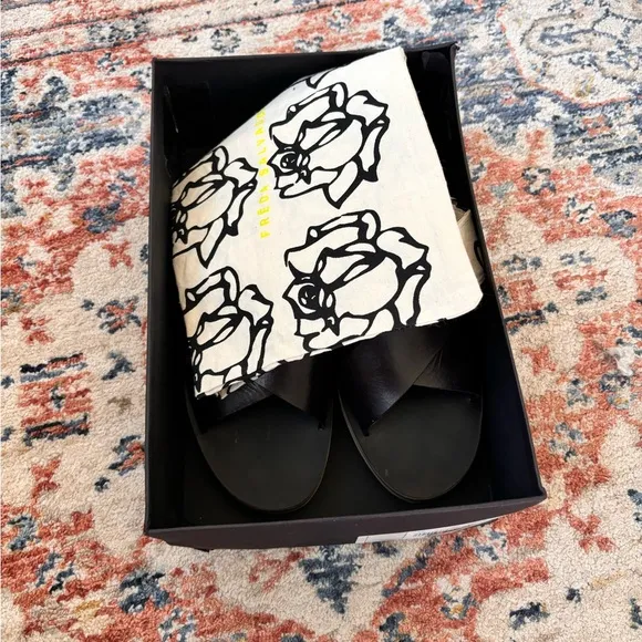 New Freda Salvador Black Criss Cross Women's Flatform Sandals size 8.5 wood sole