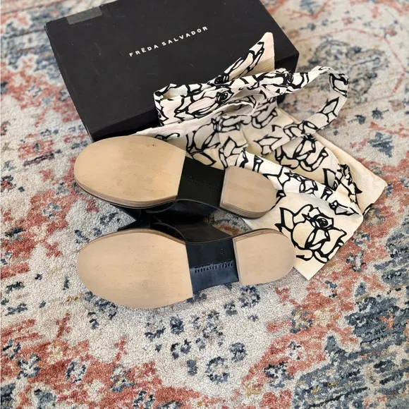 New Freda Salvador Black Criss Cross Women's Flatform Sandals size 8.5 wood sole