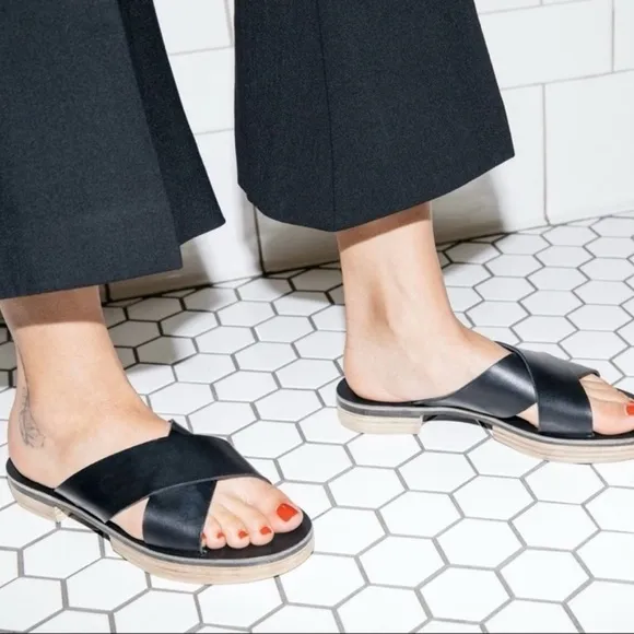 New Freda Salvador Black Criss Cross Women's Flatform Sandals size 8.5 wood sole