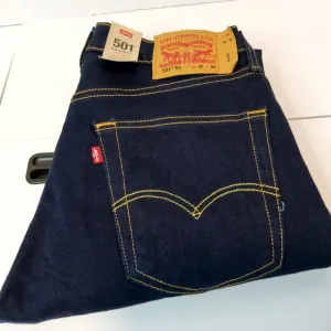 NEW Levis 501 Original Fit Straight BUTTON FLY 31x34 Denim Blue Jeans Dark Wash