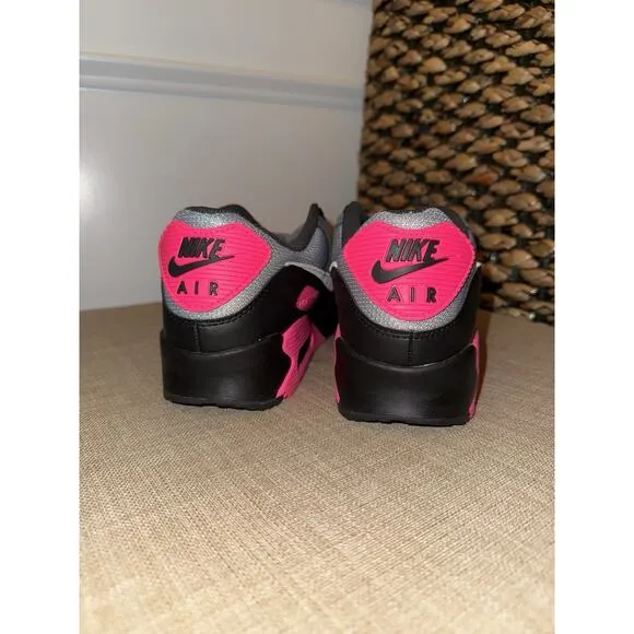 New Mens Nike Air Max 90 Wolf Grey Hyper Pink Black Size 9 DM0029-010