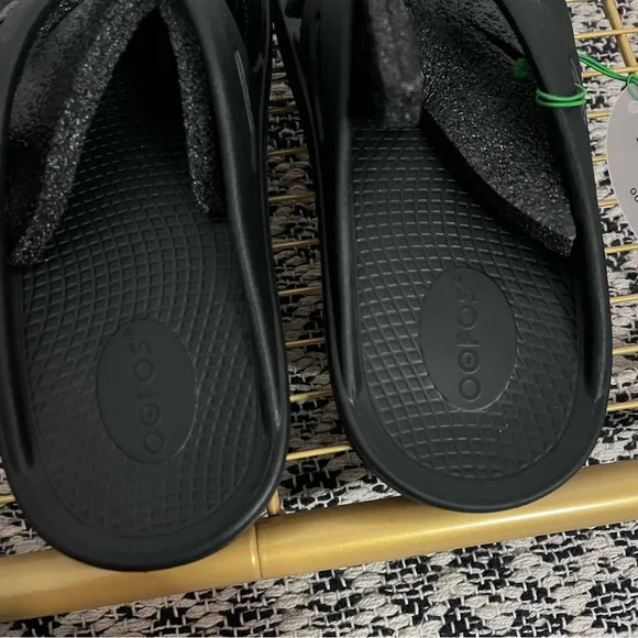 New Oofos Ooriginal Sandals in Black Size 9 Men’s