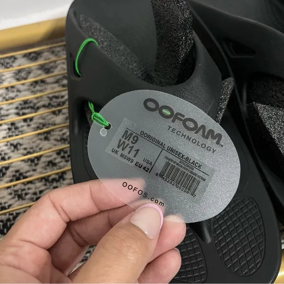 New Oofos Ooriginal Sandals in Black Size 9 Men’s
