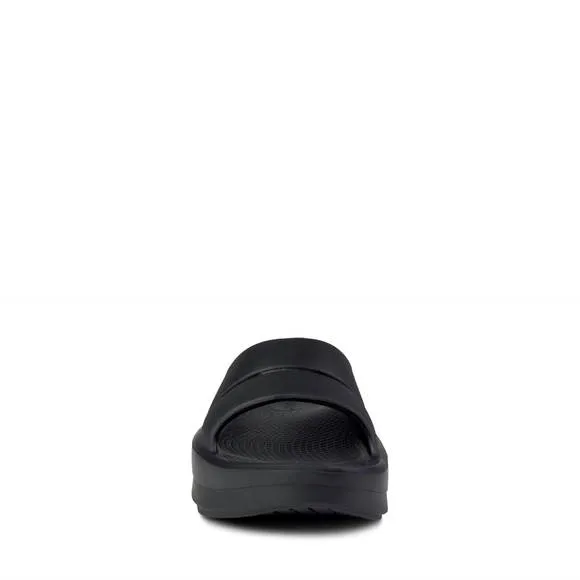NEW OOFOS women's oomega ooahh sandal in black