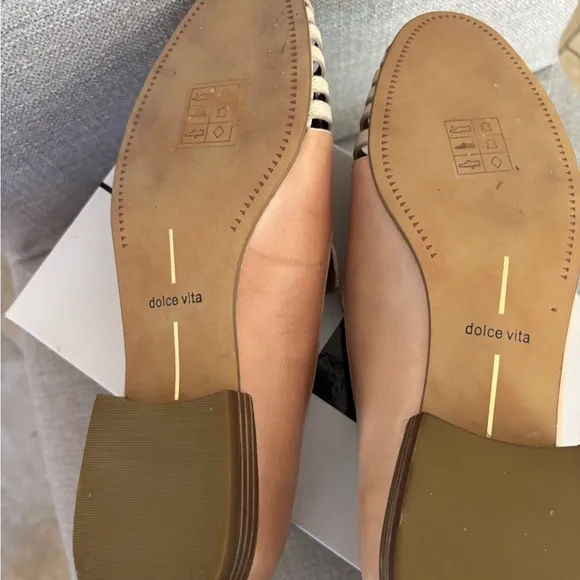 New Store Display Dolce Vita Tan Leather Woven Flats Loafers in Size 8 M