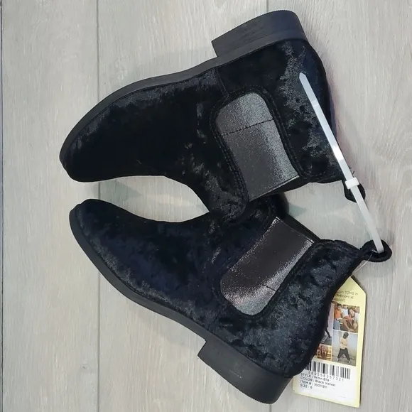NEW TOMS Ella Ankle Velvet Boots Comfort shoes sz 6