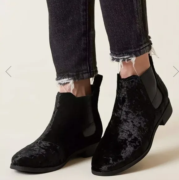NEW TOMS Ella Ankle Velvet Boots Comfort shoes sz 6