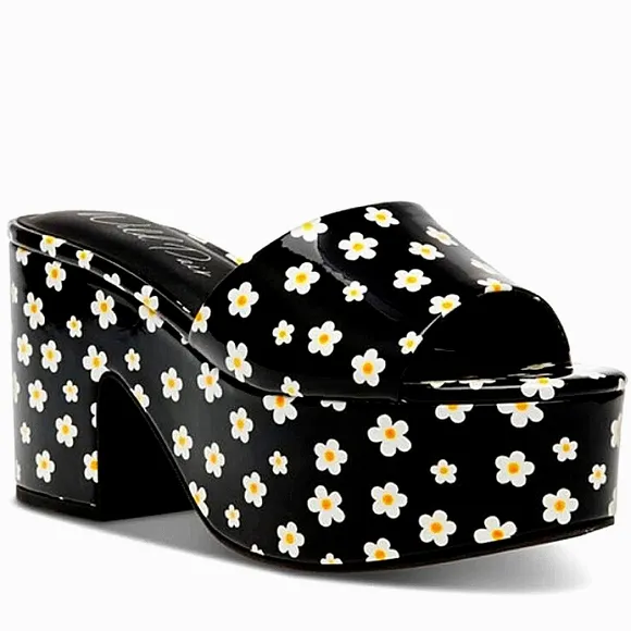 New w/o Box Wild Pair Melborne Faux Patent Leather Daisy Print Wedge Sandal Sz.8
