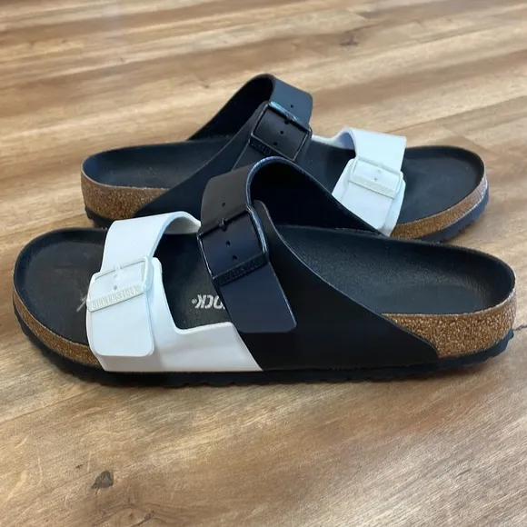 New Women’s Birkenstock Arizona Birko-flor Black/White Two-Strap Sandals! 🔥🔥🔥