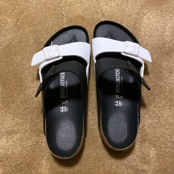 New Women’s Birkenstock Arizona Birko-flor Black/White Two-Strap Sandals! 🔥🔥🔥