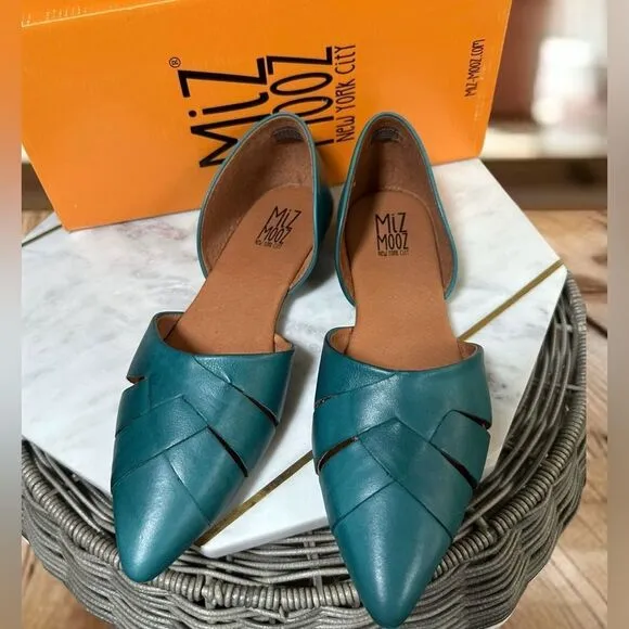 NEW MIZ MOOZ Leather Jade Flats Womens Size 39
