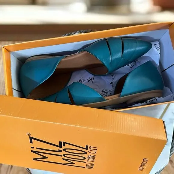 NEW MIZ MOOZ Leather Jade Flats Womens Size 39