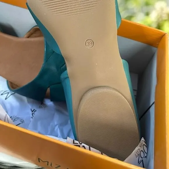 NEW MIZ MOOZ Leather Jade Flats Womens Size 39