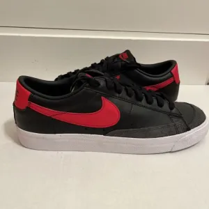 NIB Nike Blazer Low '77 Vintage Shoes Men's 11.5 Black University Red DA6364-002