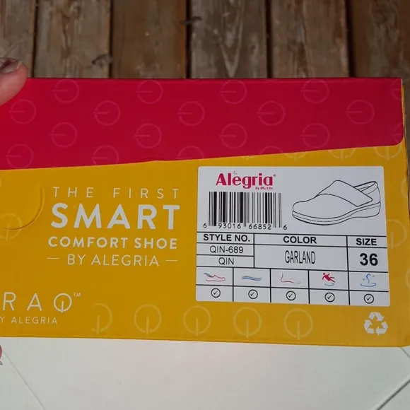 NIB Traq by Algeria black floral shoes size 36