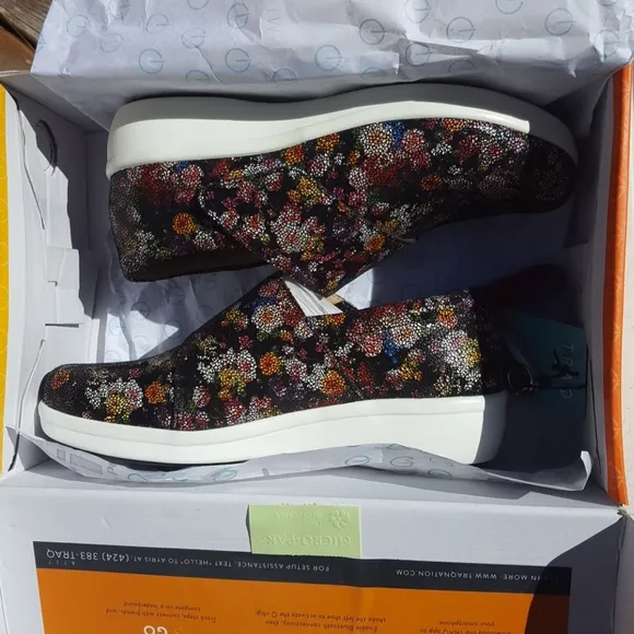 NIB Traq by Algeria black floral shoes size 36
