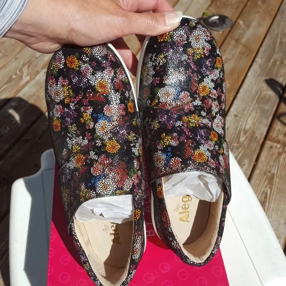 NIB Traq by Algeria black floral shoes size 36