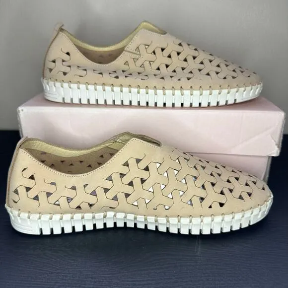 NIB womans eric michael Inez slip on leather flat leather shoe size 39 (8-8.5)