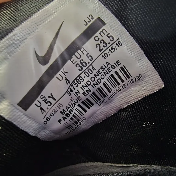 Nike Air Haurache Youth Size US 4.5Y Black Sneakers Shoes Athletic Comfort
