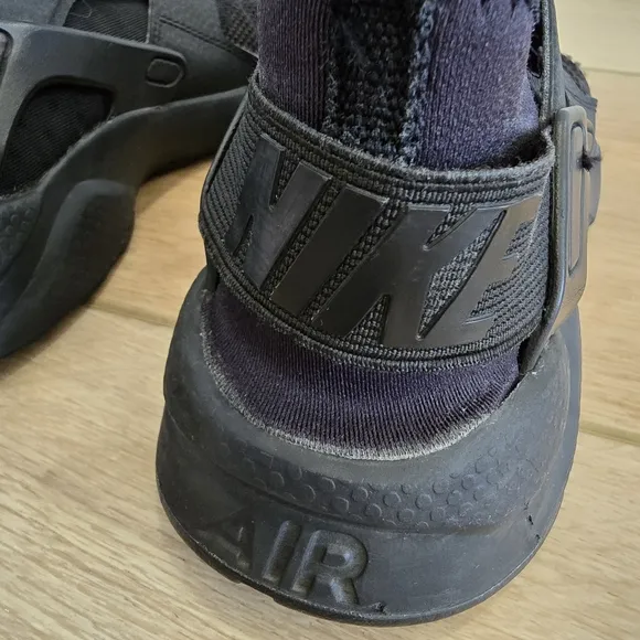 Nike Air Haurache Youth Size US 4.5Y Black Sneakers Shoes Athletic Comfort