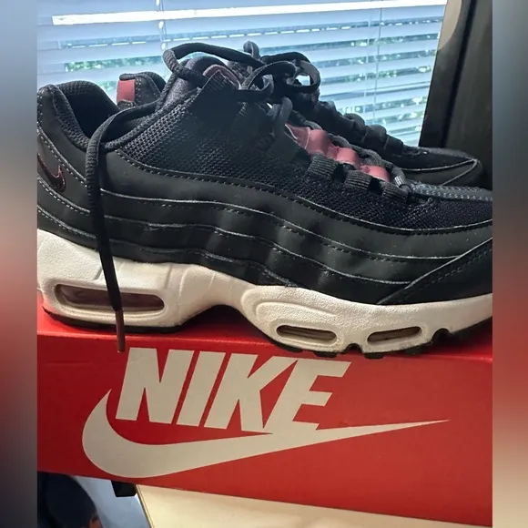 Nike Air Max Big Kids Black and Red Shoes- Size 6Y